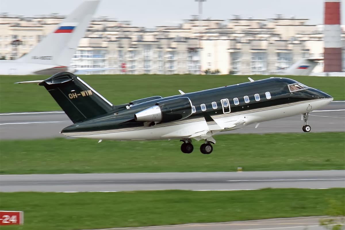 Bombardier Challenger 650 — Heavy / Ultra-Long-Range Jet