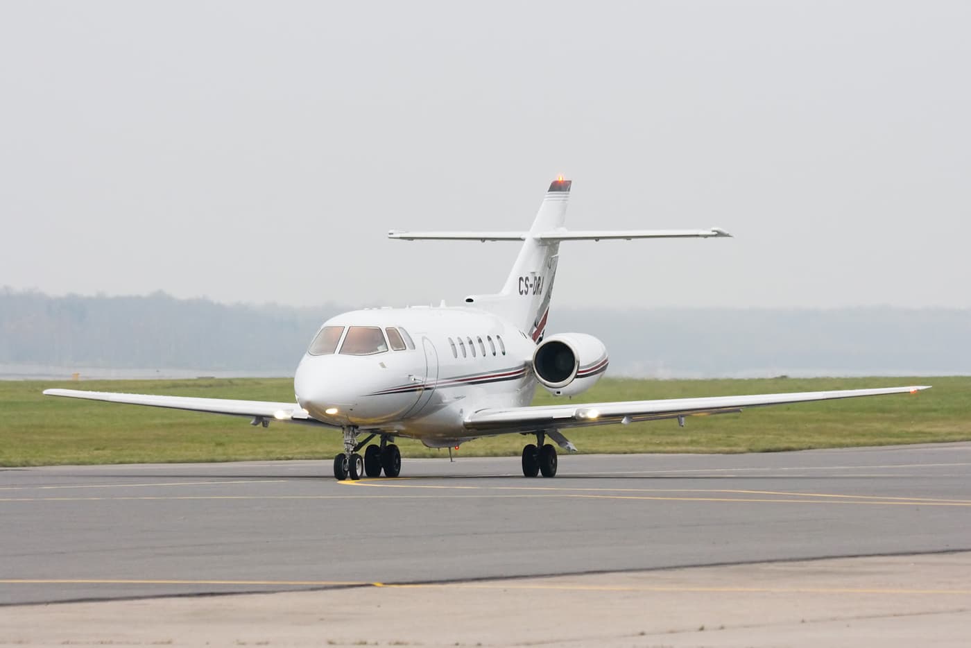 Hawker 800XP — Midsize Jet