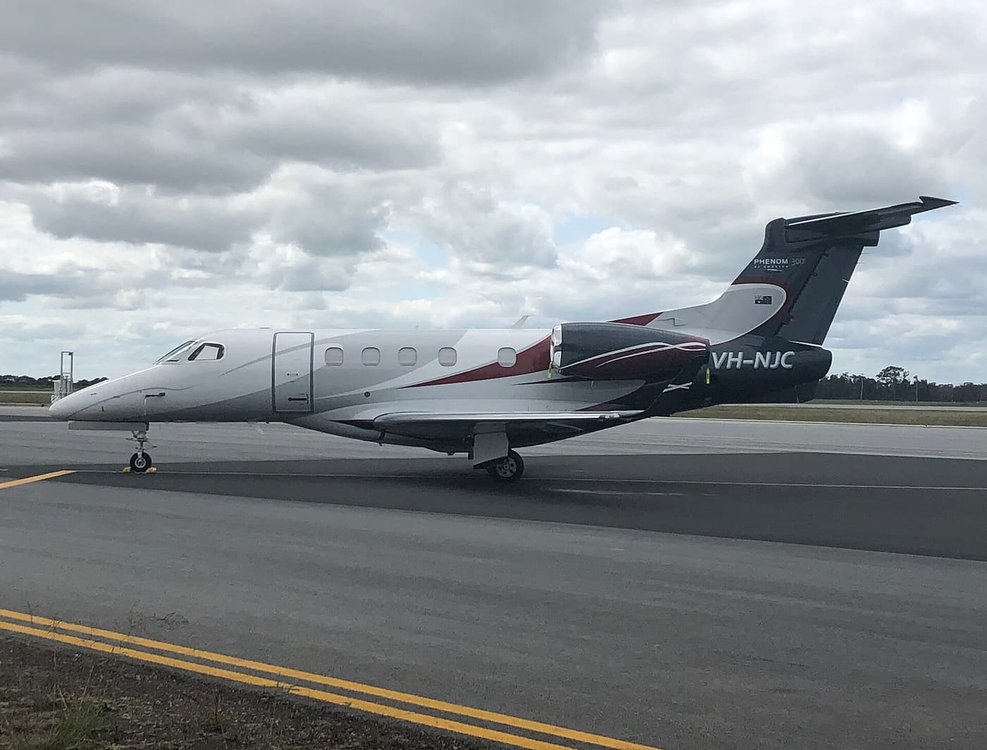 Embraer Phenom 300 — Light Jet