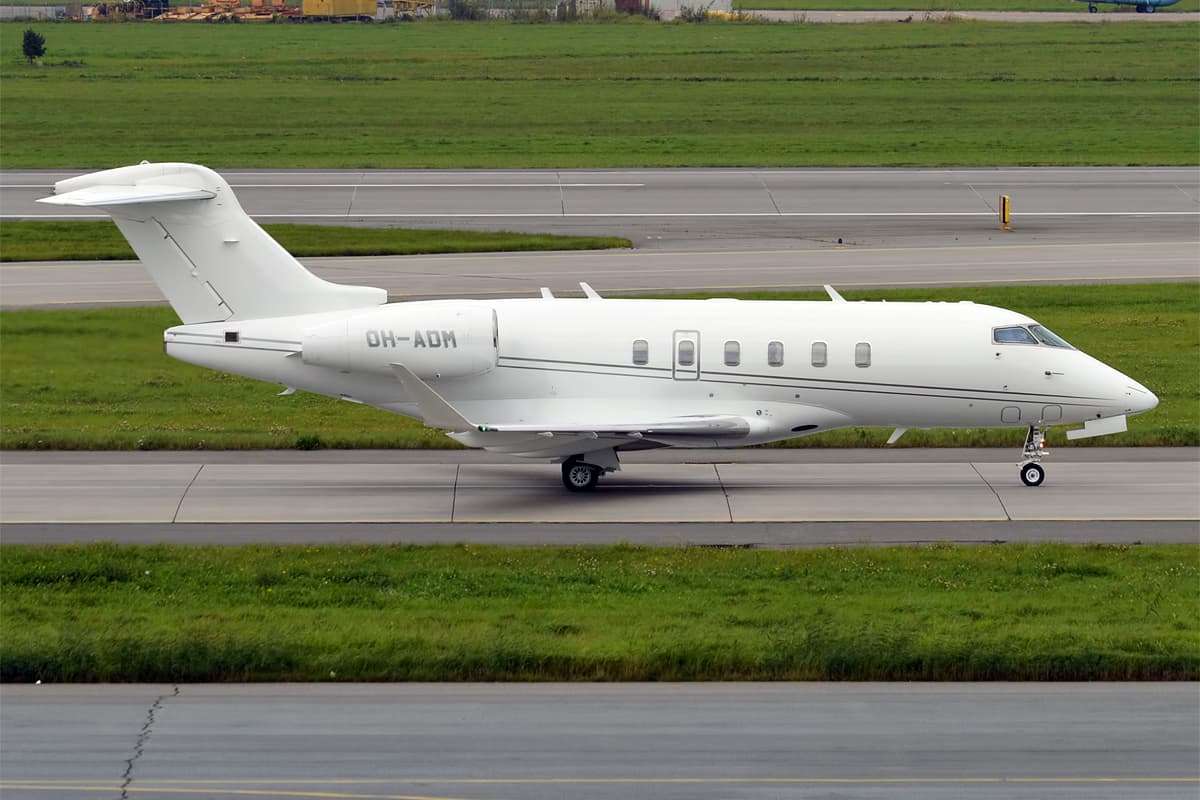 Bombardier Challenger 350 — Super-Midsize Jet
